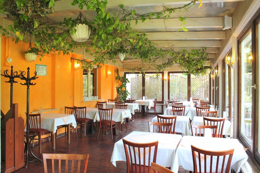 Hotel Und Restaurant Eurohof Дуйсбург Экстерьер фото