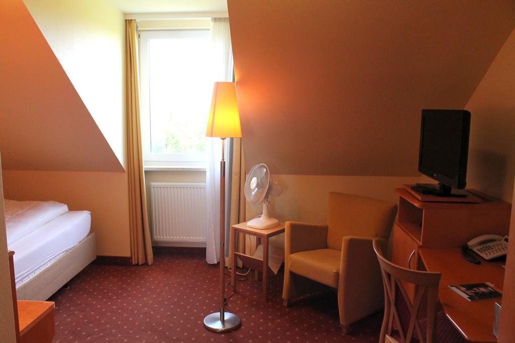 Hotel Und Restaurant Eurohof Дуйсбург Экстерьер фото