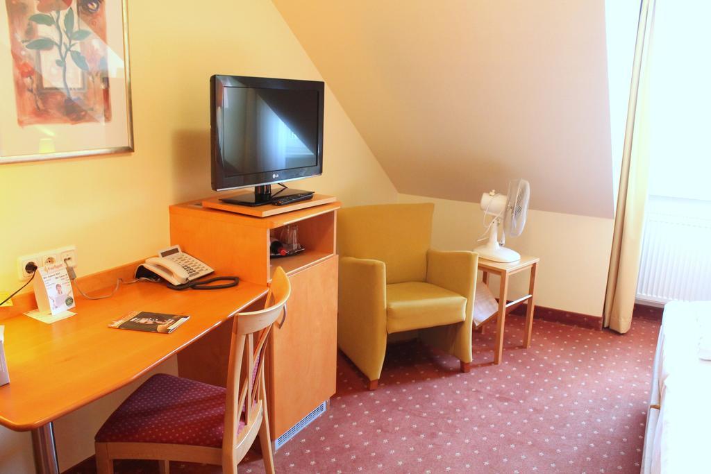 Hotel Und Restaurant Eurohof Дуйсбург Экстерьер фото